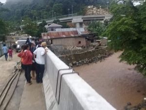 Diterjang Air Bah saat Liburan, 2 Pelajar Sulsel Tewas dan 1 Hilang Diterjang Air Bah saat Liburan, 2 Pelajar Sulsel Tewas dan 1 Hilang