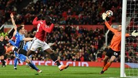 MU memecah kebuntuan di menit ke-37. Romelu Lukaku menjebol gawang Brighton lewat sundulan usai menuntaskan umpan dari Nemanja Matic. Foto: Michael Regan/Getty Images