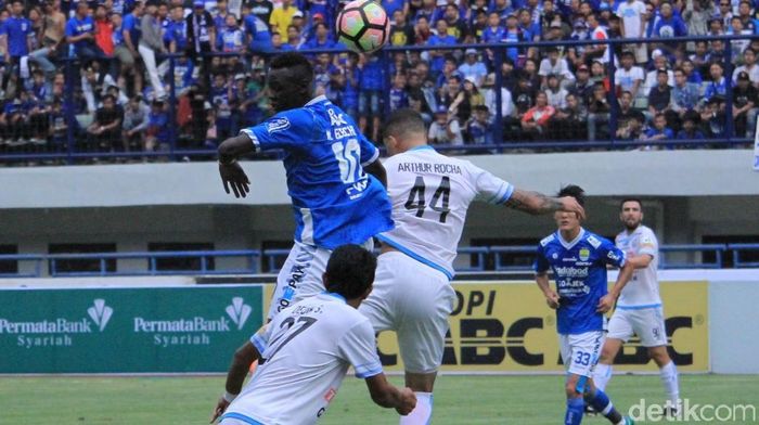 Persib Bandung Vs Arema FC jadi duel dua tim pincang (Wisma Putra/detikSport) Persib Bandung Vs Arema FC jadi duel dua tim pincang (Wisma Putra/detikSport)