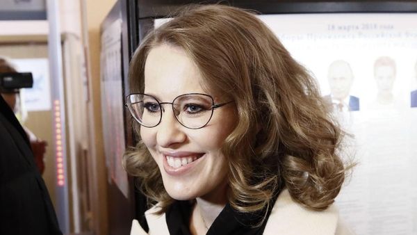 Potret Capres Cantik Rusia saat Memilih di Pilpres Rusia