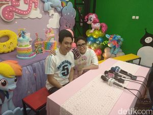 Gelar Pesta Ulang Tahun Anak, Suami Ayu Dewi: Ibunya Paling Heboh