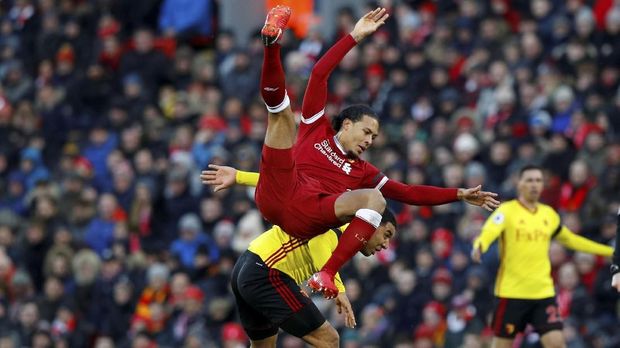 Virgil van Dijk punya tugas berat untuk memastikan lini belakang Liverpool aman.