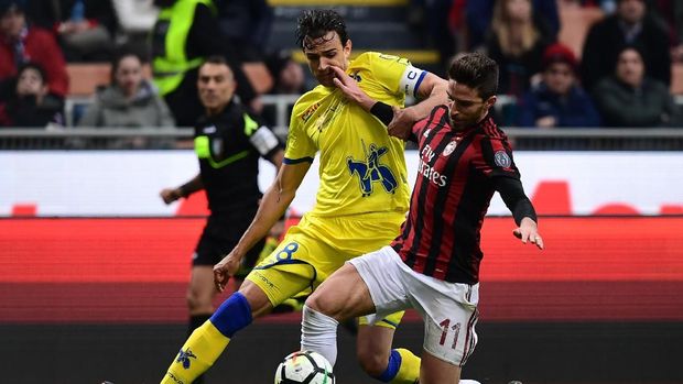 AC Milan meraih tiga poin di kandang meski sempat tertinggal dari Chievo.