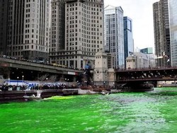 Sungai Chicago Berubah Jadi Hijau, Kok Bisa?