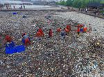 Sandi Dapat Laporan Ada Nelayan Kerap Buang Sampah ke Laut