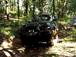 Saat Kapolda Jatim Menjajal Medan Off Road di Jalur Mahoni Trawas