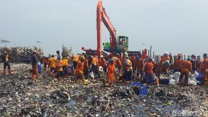 Potret Sampah di Teluk Jakarta yang Bak Pulau Reklamasi
