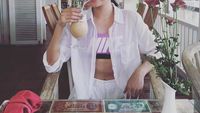 Begini 11 Keseruan Mikha Tambayong Saat Minum Kopi hingga Ngeteh Cantik