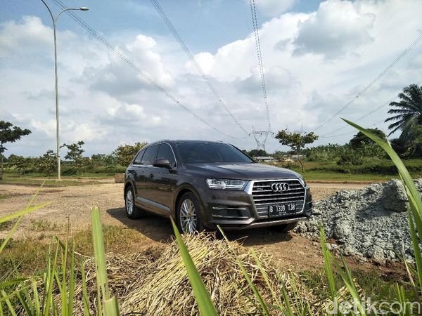 SUV Elegan yang Nyaman untuk Berbagai Medan