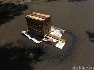 Bercak Darah Korban di Proyek Rusun Pasar Rumput Ditutup Koran Bercak Darah Korban di Proyek Rusun Pasar Rumput Ditutup Koran