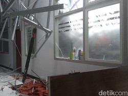TNI AL Turunkan Tim Tangani Runtuhnya Atap Ruangan di RSAL