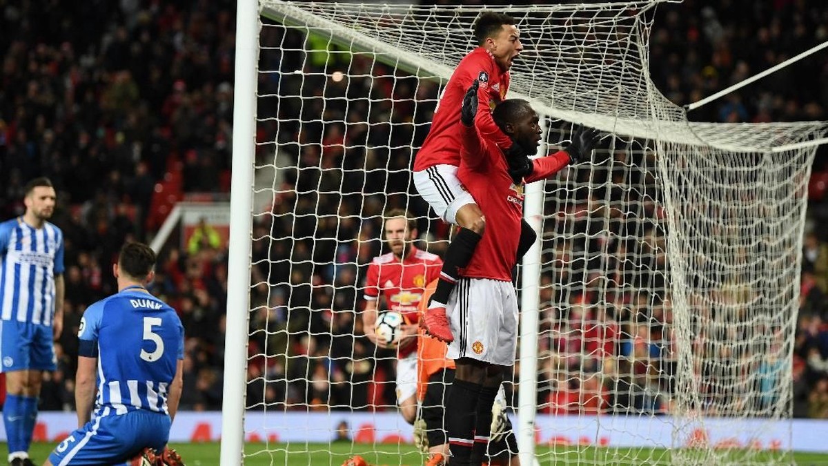 Romelu Lukaku merayakan gol ke gawang Brighton & Hove Albion. (Michael Regan/Getty Images)