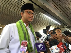 Anies Siapkan Jaring-jaring Cegah Sampah di Teluk Jakarta