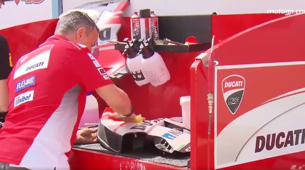 Bersih-bersih Motor Balap Sebelum Start MotoGP