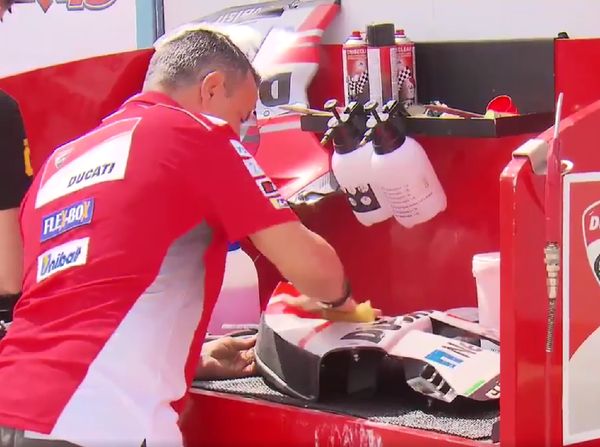 Bersih-bersih Motor Balap Sebelum Start MotoGP