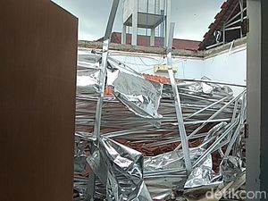 2 Korban Ambruknya Atap Ruangan RSAL Surabaya Luka di Kepala 2 Korban Ambruknya Atap Ruangan RSAL Surabaya Luka di Kepala