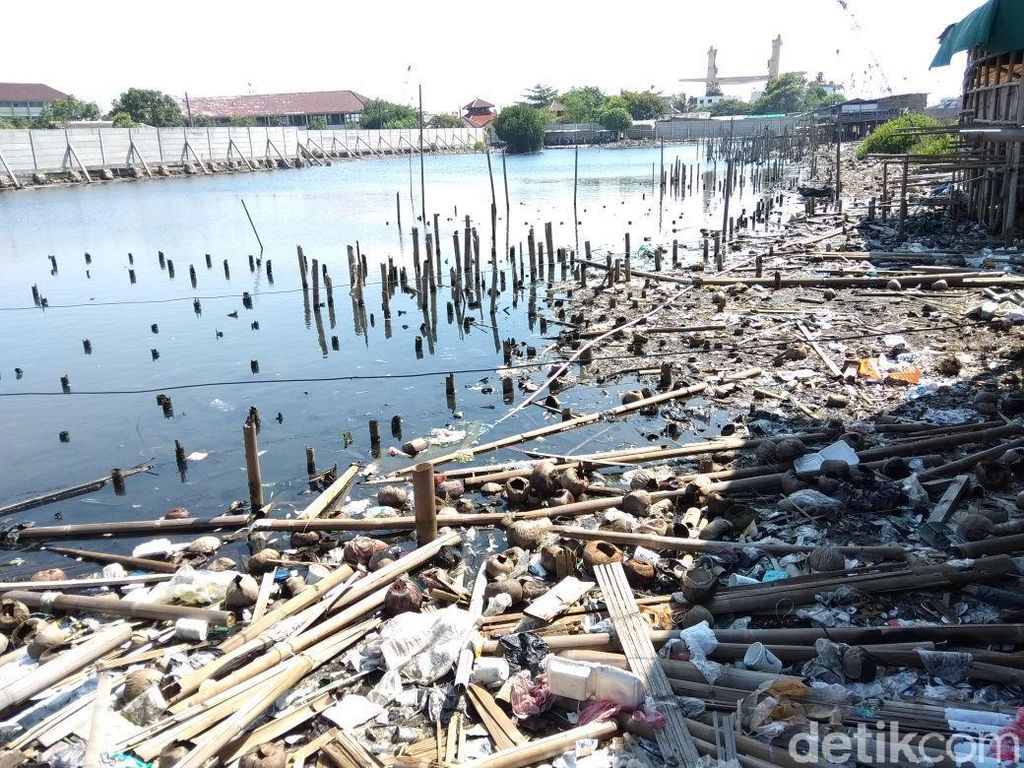 Foto: Pantai Marunda yang Penuh Sampah Foto: Pantai Marunda yang Penuh Sampah