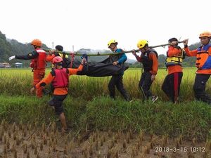 Terseret Air Bah di Sulsel, Total 3 Pelajar SMA Ditemukan Tewas Terseret Air Bah di Sulsel, Total 3 Pelajar SMA Ditemukan Tewas