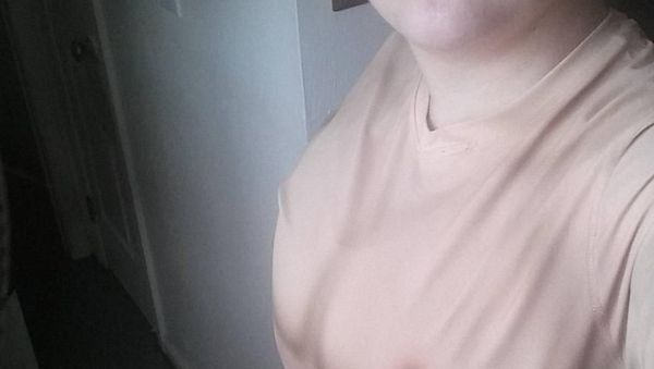 8 Potret Unik Cara Orang-orang Memalsukan Otot Demi Tampak Besar