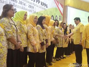 Airlangga Lantik Pengurus Kesatuan Perempuan Partai Golkar