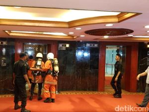 Foto: Suasana di DPR Saat Kebakaran di Gedung Nusantara III