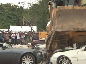 Duterte Remukkan Mobil Penyelundup