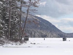 Melihat Danau Beku di Amerika Serikat