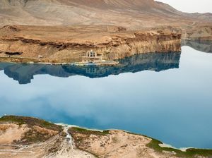 Percaya Nggak? Ada Danau Seindah Ini di Pedalaman Afghanistan Percaya Nggak? Ada Danau Seindah Ini di Pedalaman Afghanistan