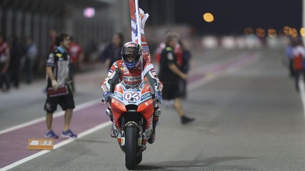 Andrea Dovizioso jadi pebalap tercepat di MotoGP Qatar.