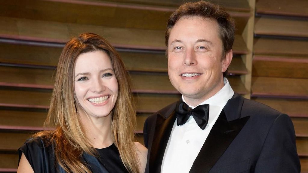 Para Wanita Seksi yang Terjerat Elon Musk
