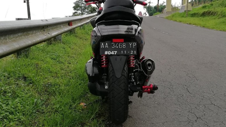 Si Penghuni Garasi Jarang Jalan-jalan