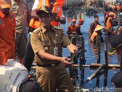 Anies: Sampah Teluk Jakarta Sudah Terkumpul Lebih dari 50 Ton