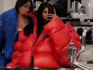 Kumpulan Foto Editan Konyol Gaya Artis Pakai Tren Jaket Ngembang