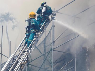 Foto Saat Manila Pavilon Hotel Terbakar