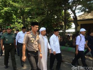 Ustaz Arifin Ilham dan Polres Jember Ajak Tangkal Hoax