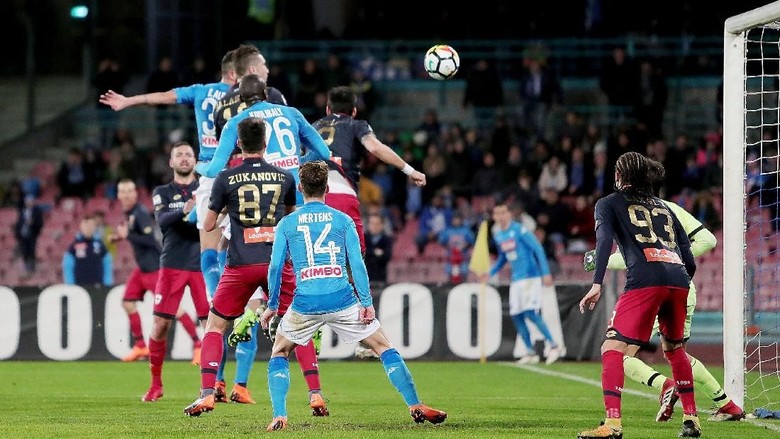 Gol Tunggal Raul Albiol Pastikan Napoli Tempel Juventus Gol Tunggal Raul Albiol Pastikan Napoli Tempel Juventus
