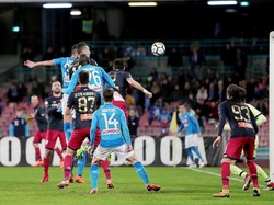 Gol Tunggal Raul Albiol Pastikan Napoli Tempel Juventus