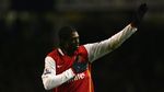Gaya Glamor Masa Tua Adebayor