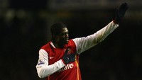 Pernah main untuk Arsenal dan Tottenham Hotspur, Emmanuel Adebayor pun (untuk sementara) punya jumlah gol paling banyak di derby London Utara. Striker asal Togo itu mengoleksi delapan gol. Foto: Alex Livesey/Getty Images