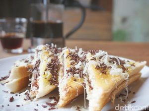 Kopi Kota Tua : Minum Hot Hazelnut Latte dan Toast Dalam Suasana Kolonial