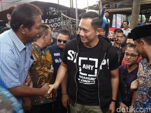 Guru Honorer Cirebon Ini Curhat ke AHY Guru Honorer Cirebon Ini Curhat ke AHY