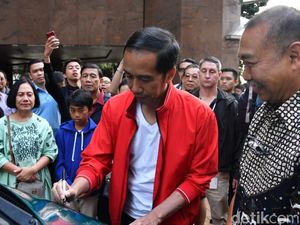 Foto: Jokowi Tanda Tangan Mobil JOKOWI di Selandia Baru