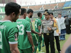 Ribuan Bonek Deklarasi Antihoax bersama Kapolrestabes Surabaya