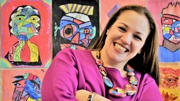 Foto: Jadi Guru Terbaik di Dunia, Zafirakou Diganjar Hadiah Rp 13 M