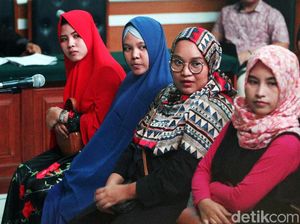 13 Pegawai First Travel Bersaksi