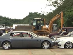 Duterte Gilas Mobil-mobil Mewah Hasil Selundupan