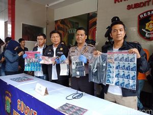 WNA Pelaku Skimming ATM di Hotel Jakpus Ditangkap Satpam WNA Pelaku Skimming ATM di Hotel Jakpus Ditangkap Satpam