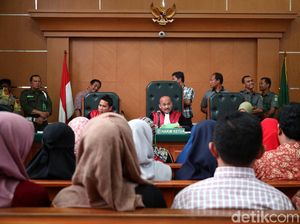 Meski Tak Berangkat Umrah, Bu Titi Tetap Puji First Travel Meski Tak Berangkat Umrah, Bu Titi Tetap Puji First Travel