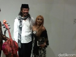 Kolaborasi dengan Nasirun, Trie Utami Pamerkan Lukisan di Yogya