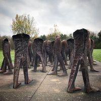 Sebanyak 112 patung diletakan di tengah-tengah taman (kmieciu181/ Instagram)